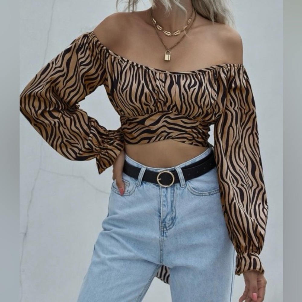 SHEIN zebra stripe on off shoulder bardot crop top womens sz Medium long sleeve